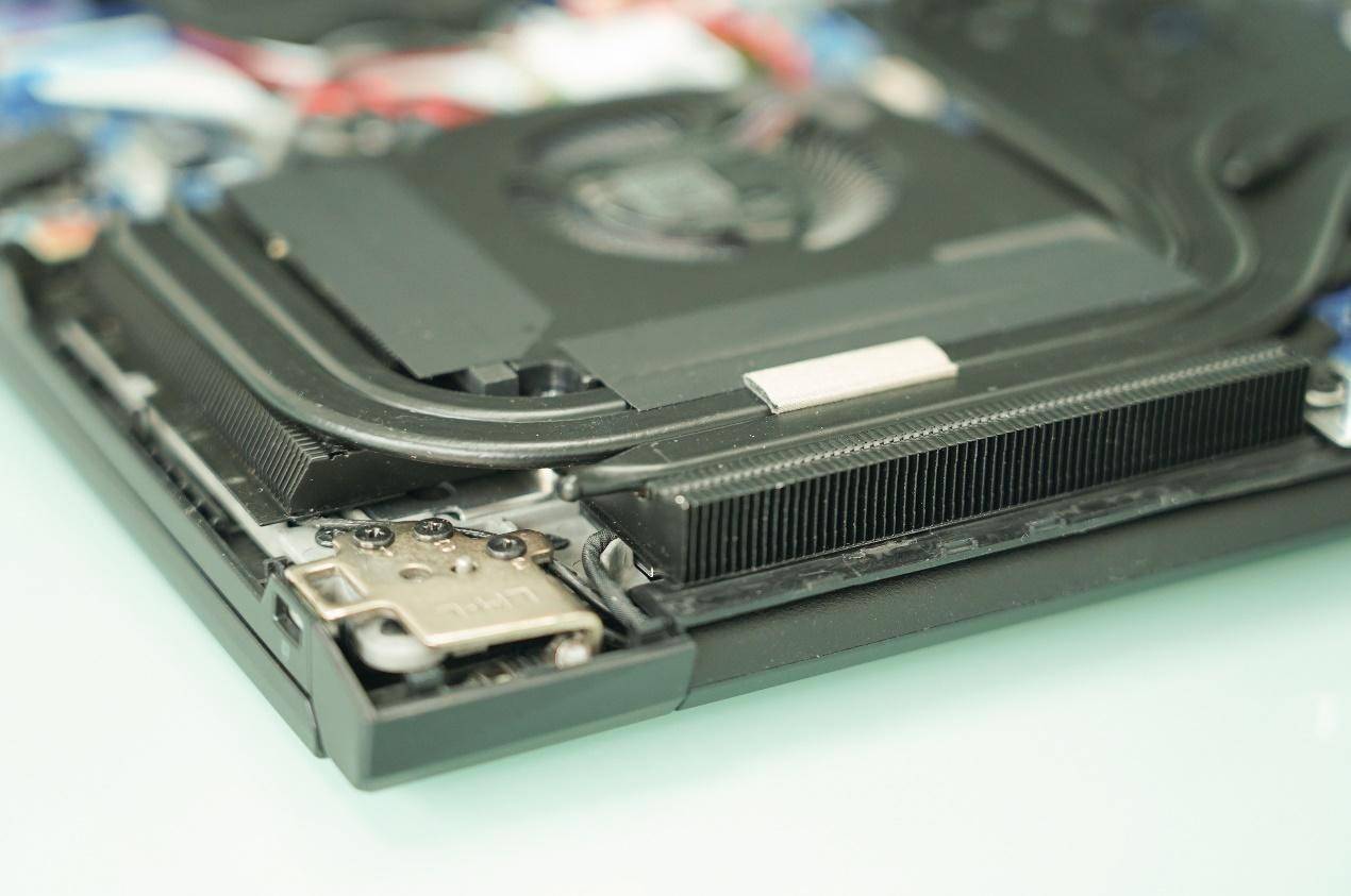 高色域144Hz电竞屏机械革命蛟龙P760AMD游戏本测试