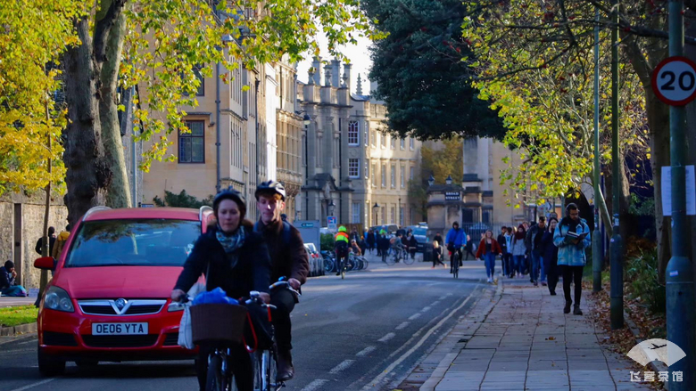 拔草国航第一架A350墨镜侠！机舱配置和服务水准，不亚于五星航司