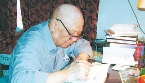 警卫团团长张耀祠：保卫主席43年，主席：比子女都周到