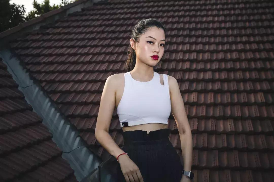 机械腿与霓虹：艺术家和设计师们心中的足球运动是什么样子？