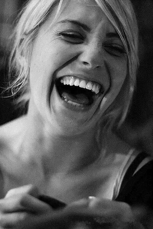 世界微笑日美好生活藏在眼角眉梢,世界微笑日送你最美微笑