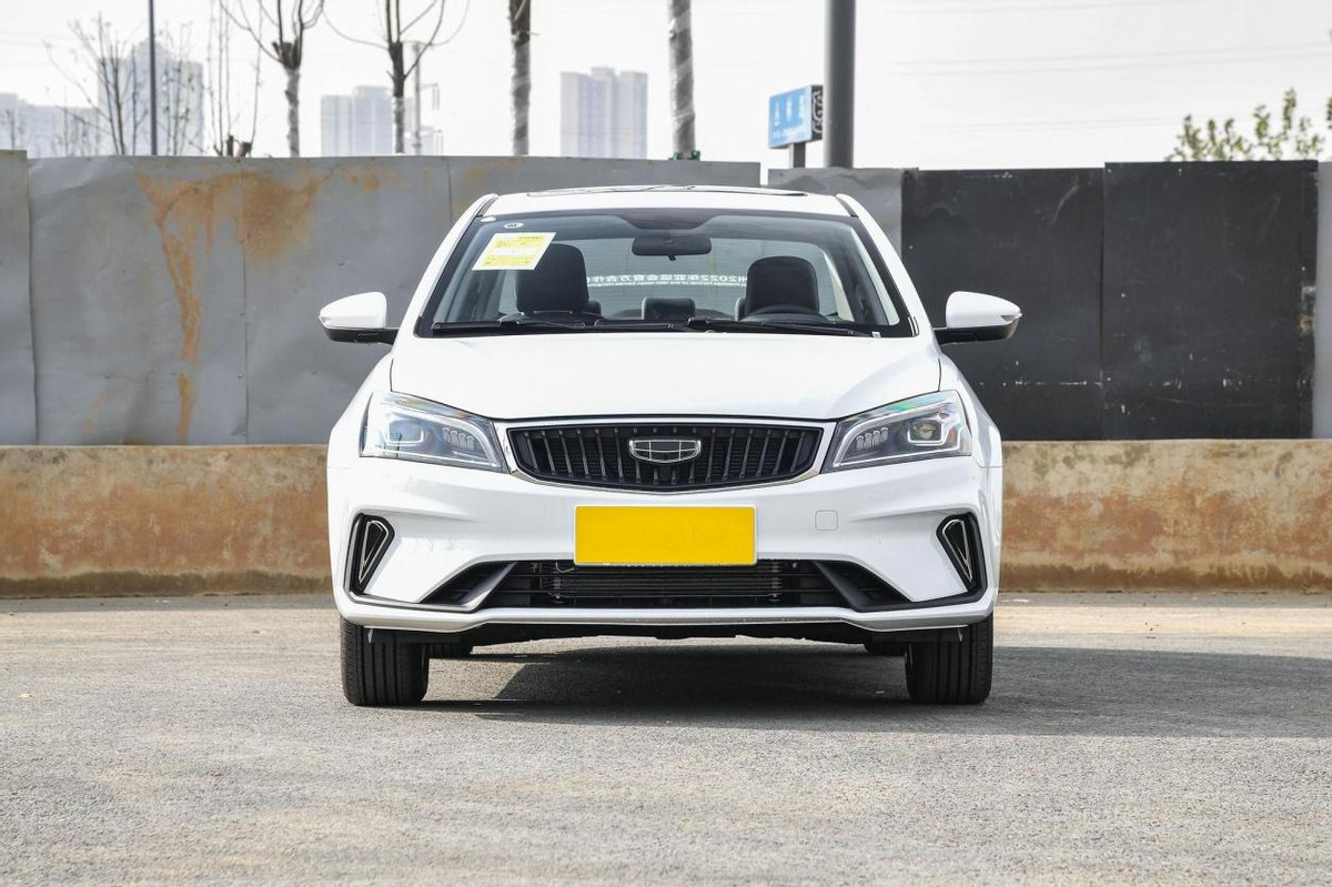 高颜值之选三款平民性能轿车推荐,这两款中级轿车10万的价格你选谁