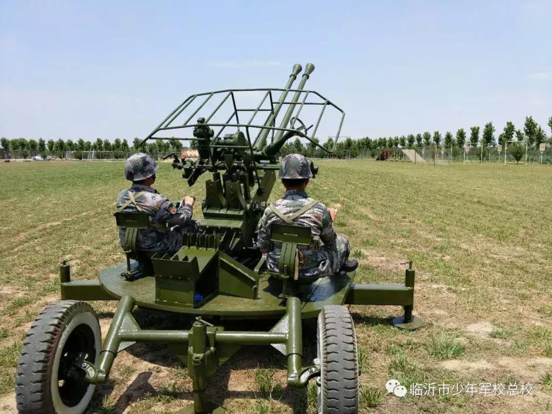 少儿军事夏令营暑假班,军事夏令营助力孩子们实现蜕变