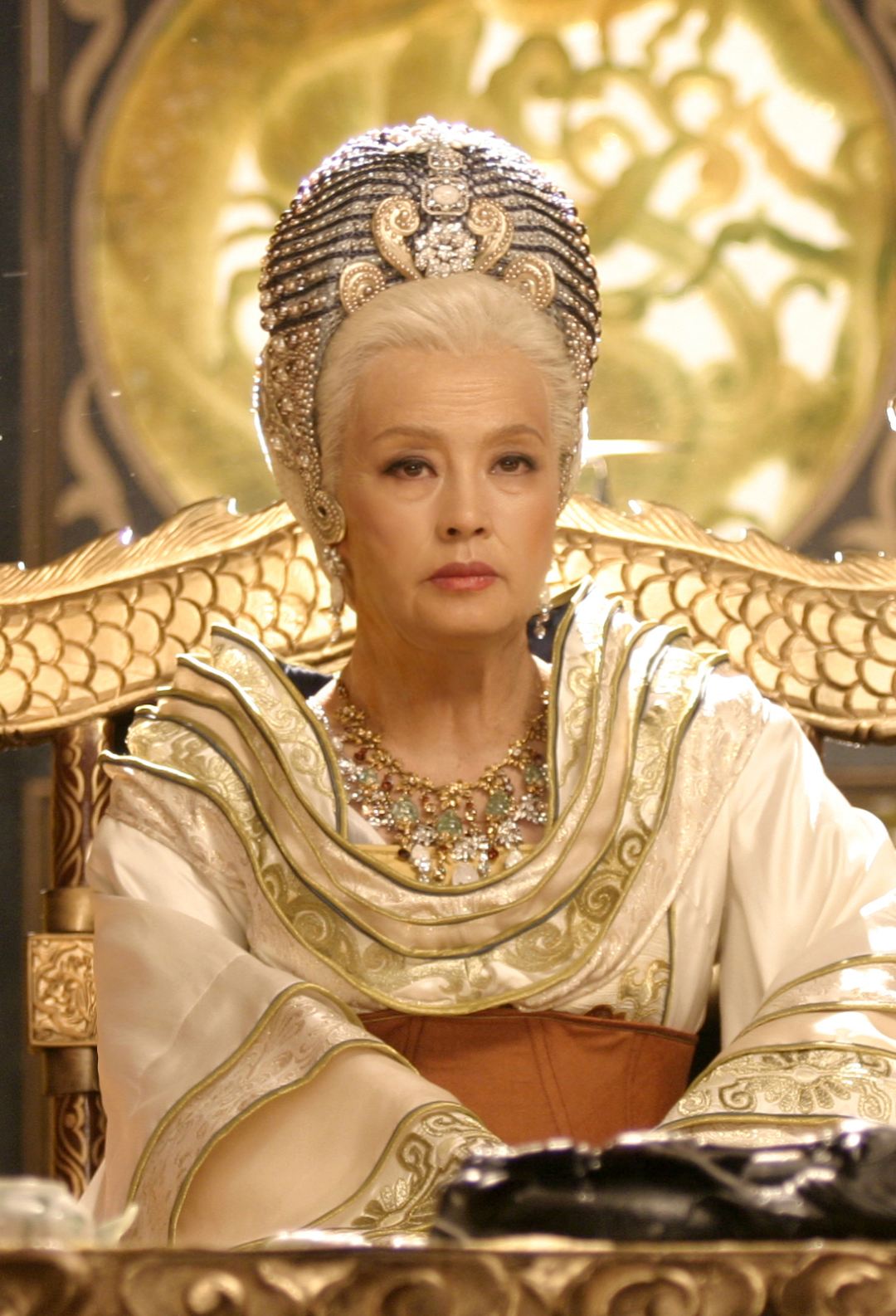 涉嫌*税偷**入狱，被保释出狱之后风采依旧，爱情事业双丰收