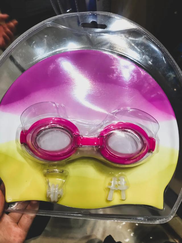 带宝宝潜水用什么泳镜,儿童初学潜水需要买泳帽吗