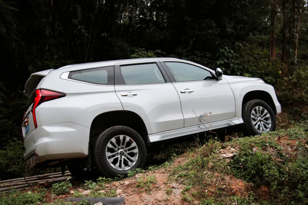 试驾三菱帕杰罗劲畅3.0,三菱帕杰罗劲畅3.0l测评