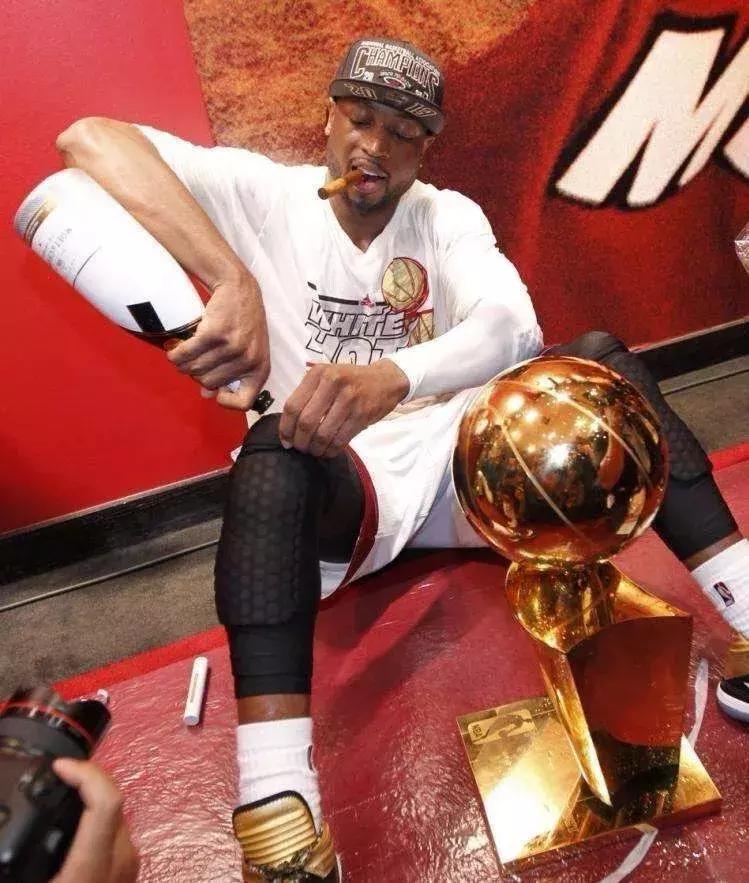 打篮球要怎样保护球,打篮球如何保护别人