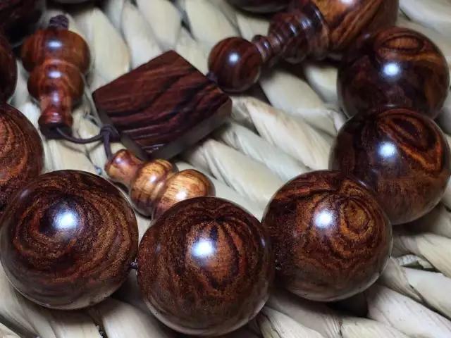 小叶紫檀手串的功效与作用及寓意,108菩提手串有什么寓意和象征