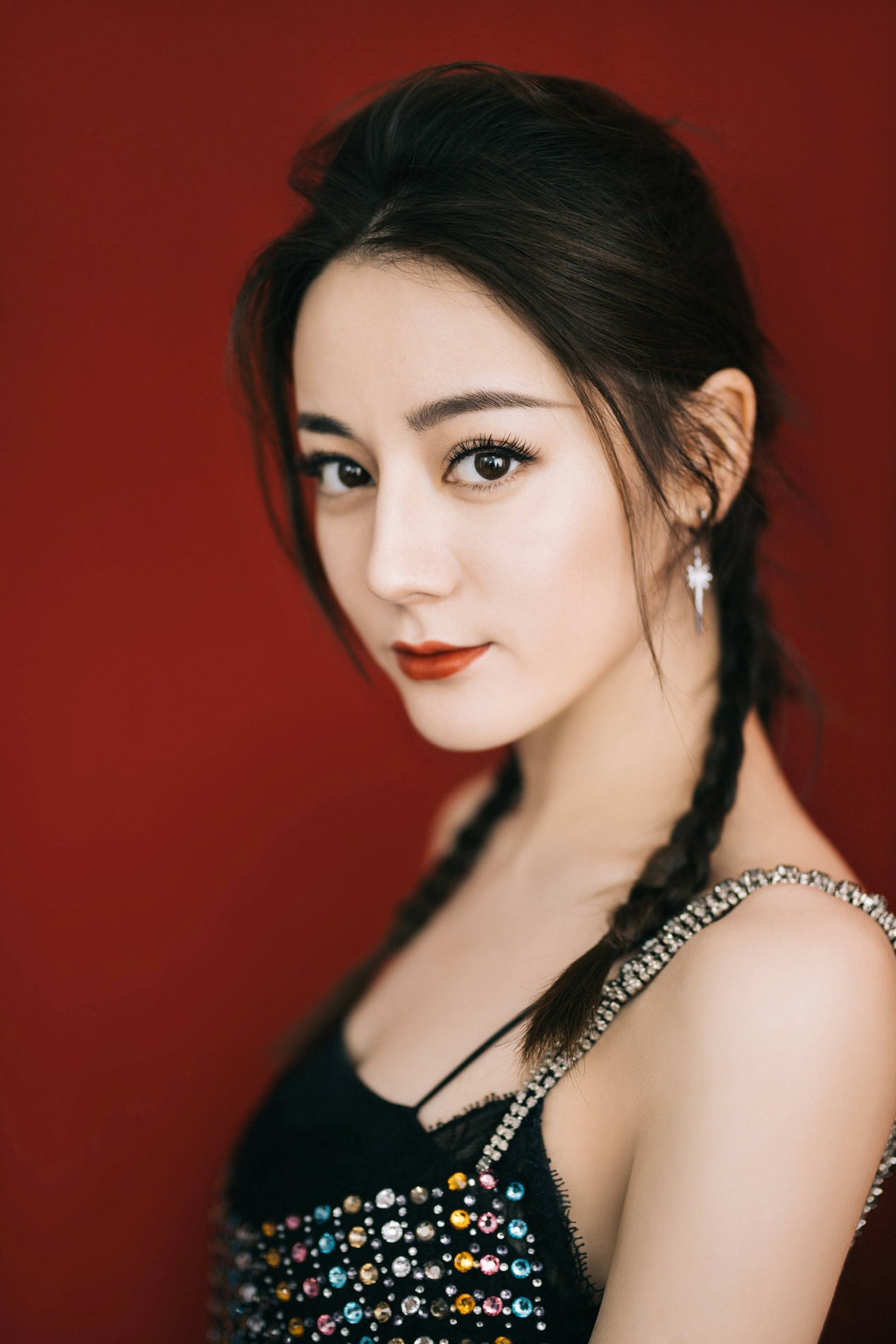 天生的美人胚子，脸上一般具有4个特征，淡妆浓妆都很好看