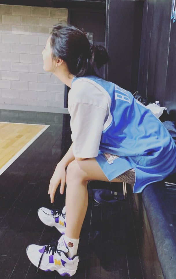 章若楠被男明星夸可爱,被章若楠穿搭圈粉