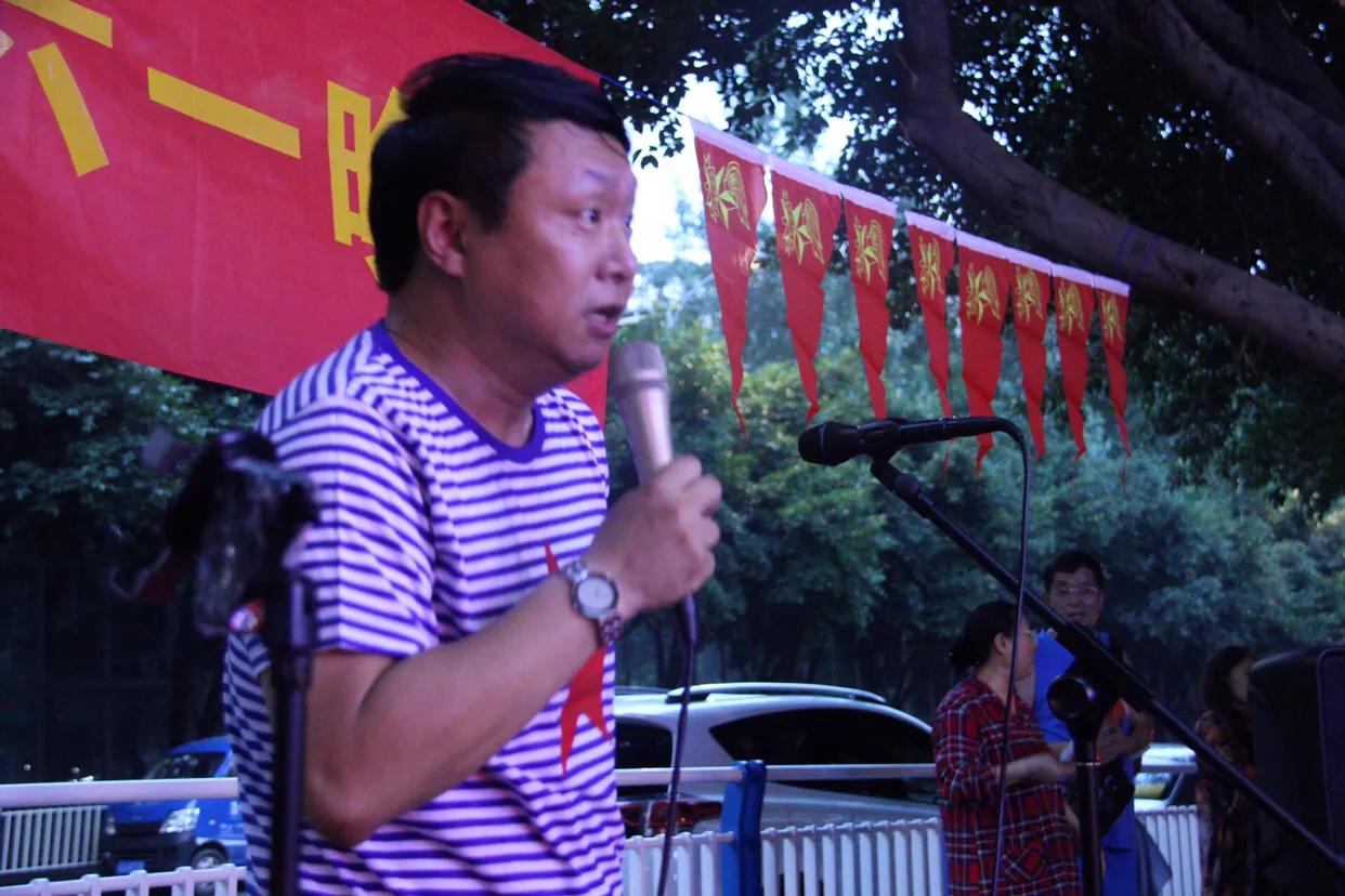 超龄儿童戴红领巾图片,戴红领巾的小朋友六一儿童节