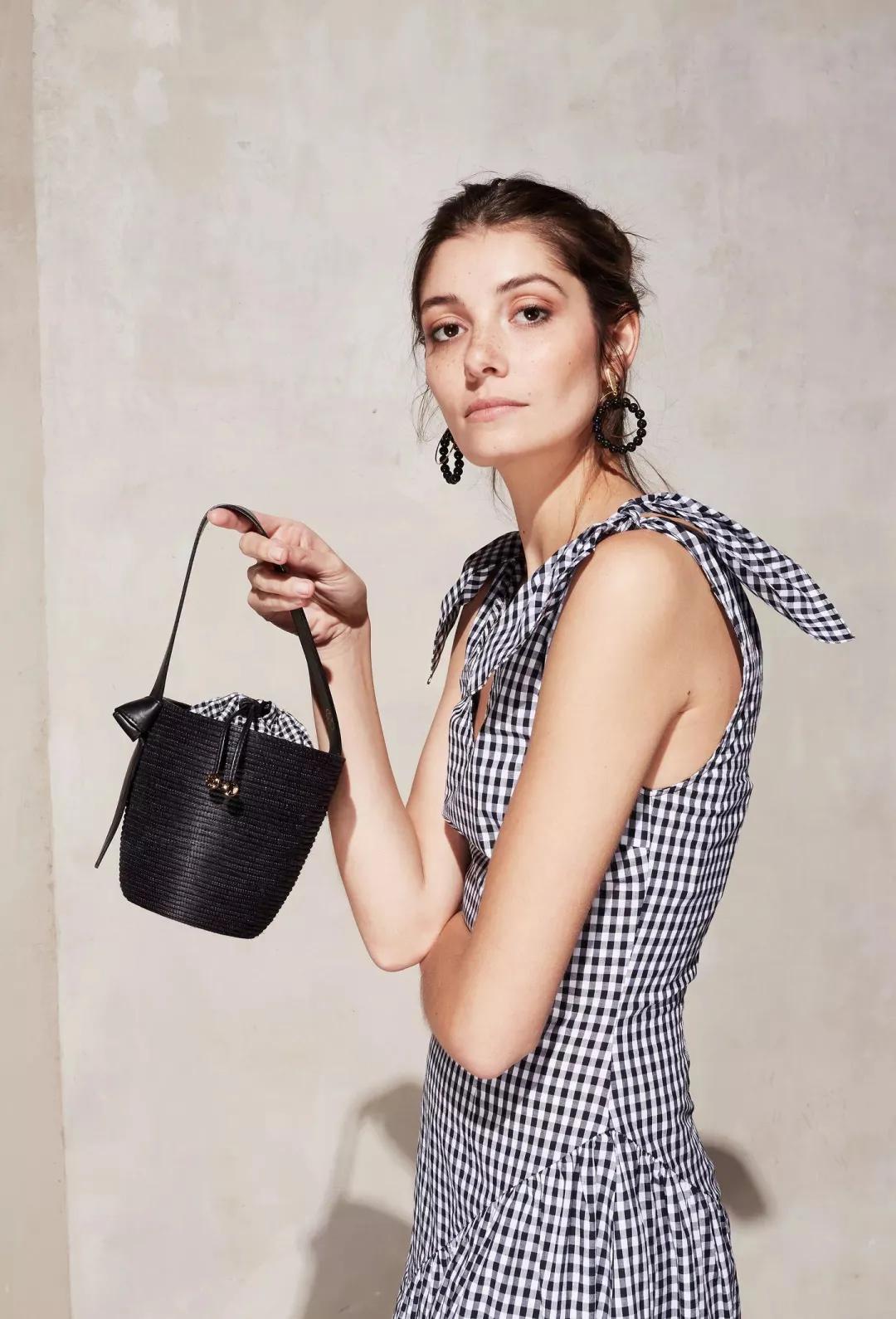 钟楚曦宋妍霏对比照,宋妍霏钟楚曦时尚搭配