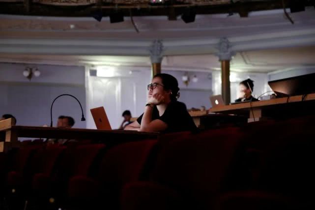 年轻一代的女性，不是缺乏技术，而是不敢骄傲