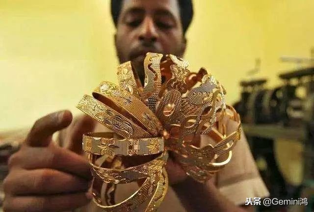 国外结婚戴黄金,外国人嫁给中国人带很多金饰