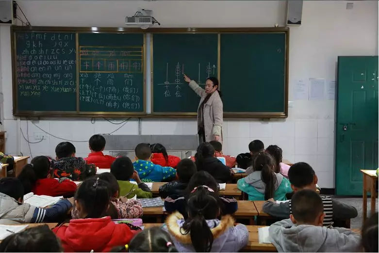 万源“折翼”女孩“脚上功夫”了得