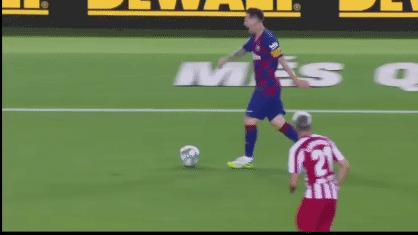 争议2-2！裁判在巴萨主场助皇马？梅西60分钟暴怒不忍了