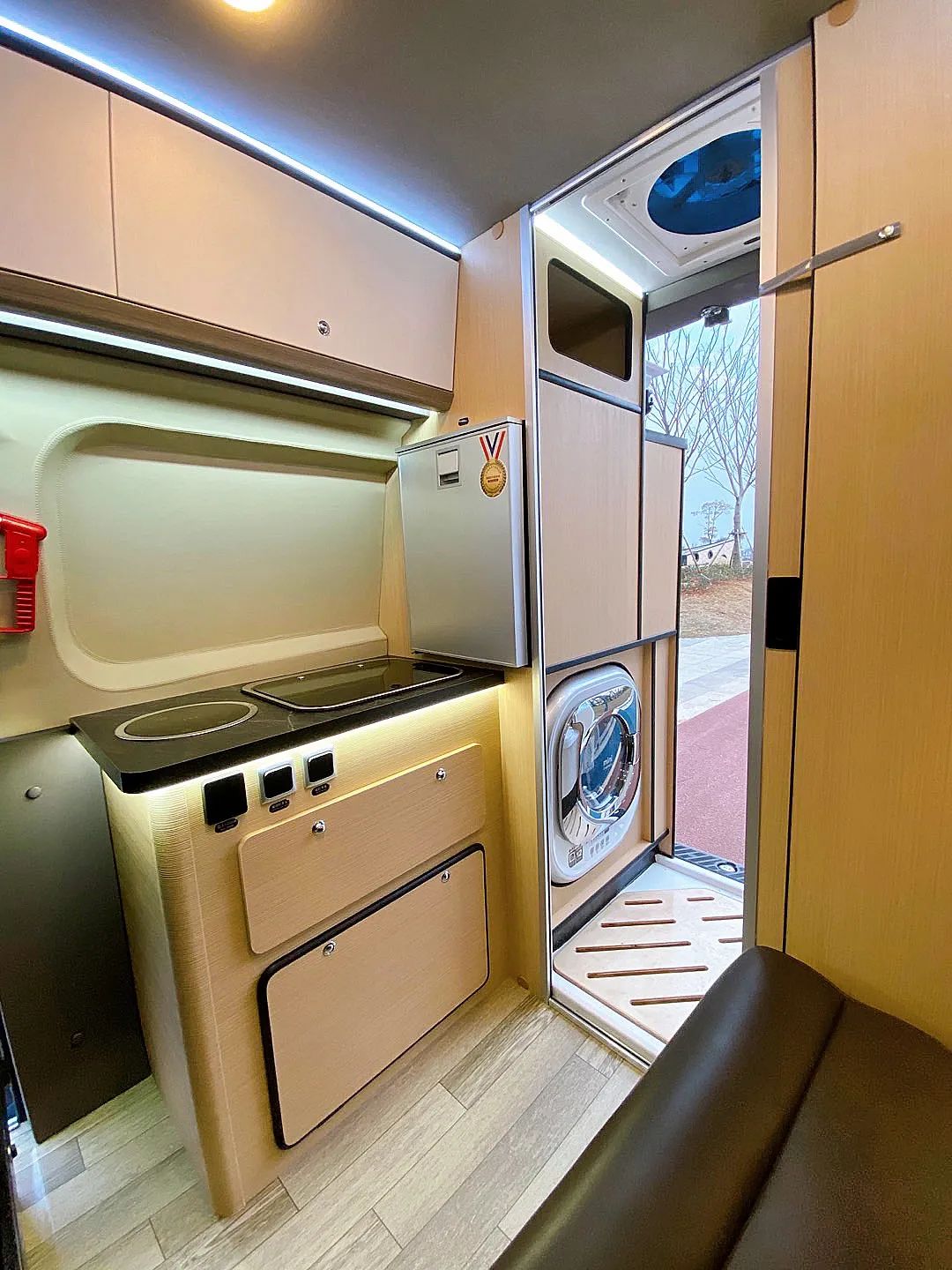 江铃原厂小野牛房车视频,江铃房车小野牛两座