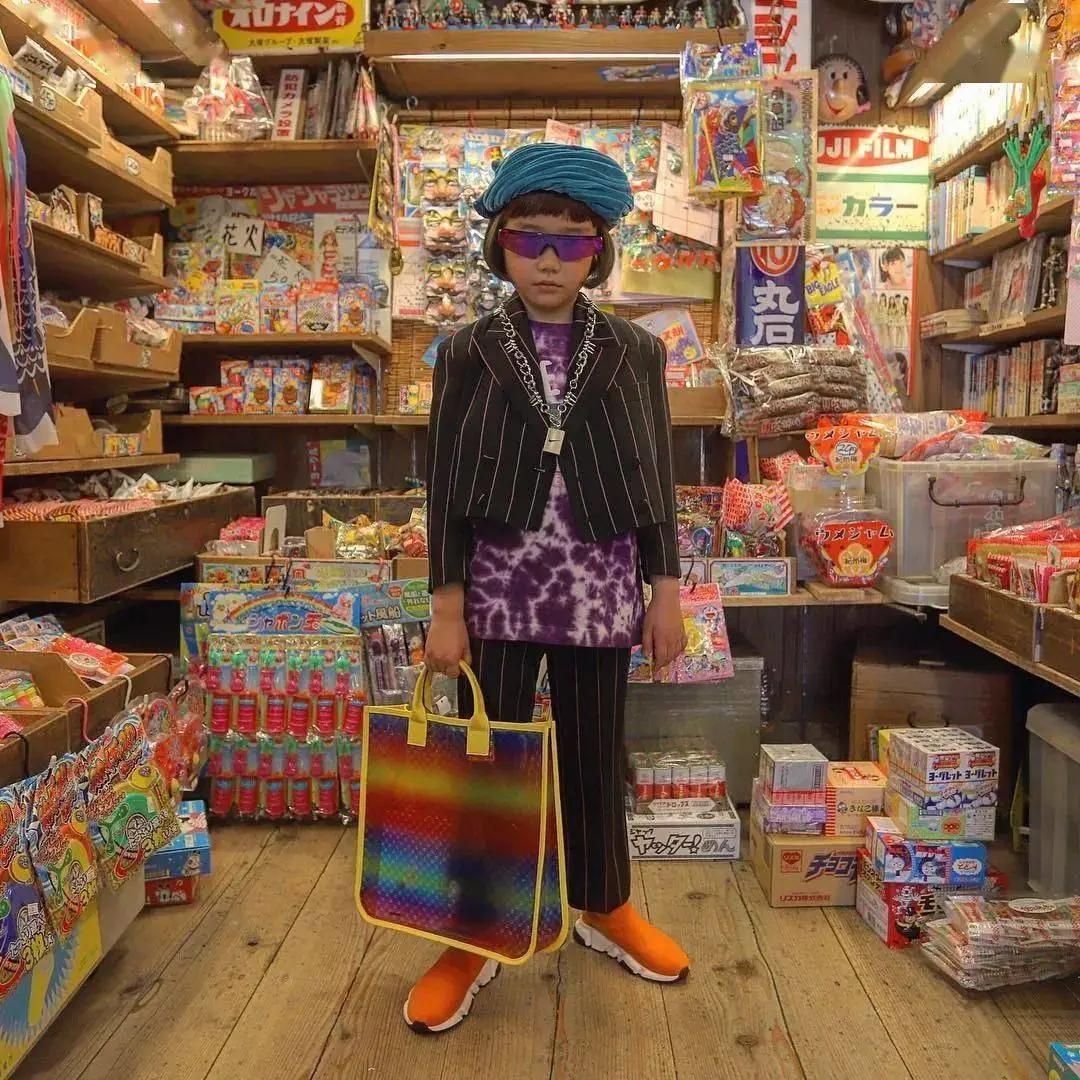 女版GD潮过陈冠希女儿？月入十万萌娃靠穿搭火爆ins