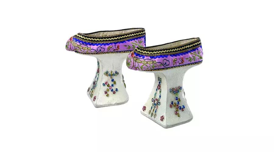 古代鞋尖上翘的鞋子,古代勾脚尖的鞋子