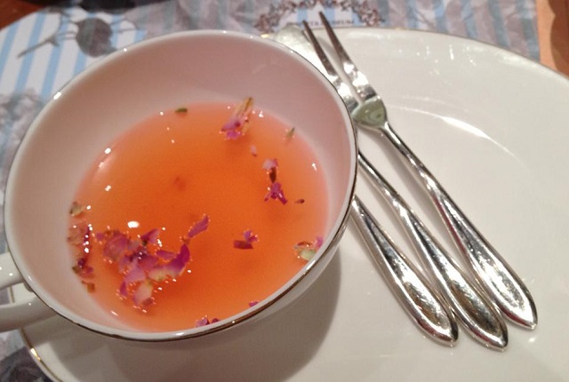 一包蔷薇硝，竟引发一场危机和闹剧出来，这真的是赵姨娘的错吗？