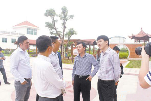 山沟穷小伙，靠一罐粥年入百亿，不忘初心把家乡打导致厦门第一村