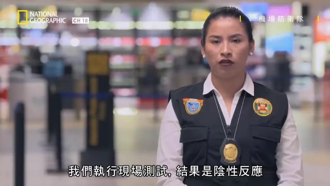 女子去马德里度假，行李箱居然是*品毒**做的？