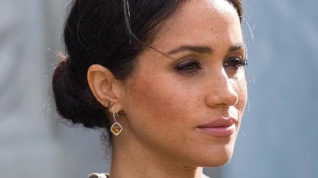 梅根哥哥又惹祸！和梅根替身拍广告，顺走女王王冠，或惹怒王室