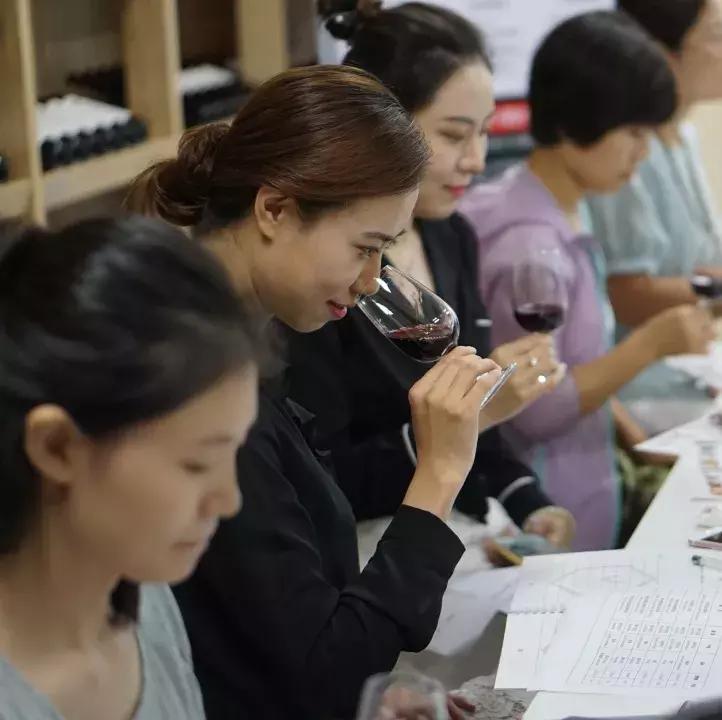 「西安」成为葡萄酒达人1月UAWSWSET第二级葡萄酒与烈酒认证课