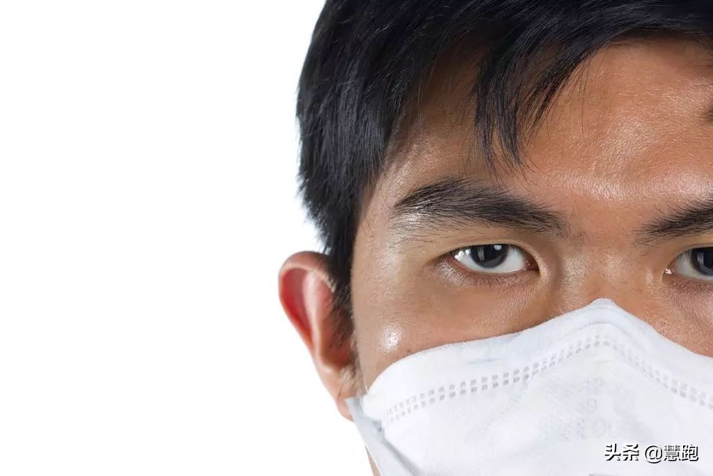 疫情严峻宅在家里怎么练？送给跑者5套不带重样的力量训练动作