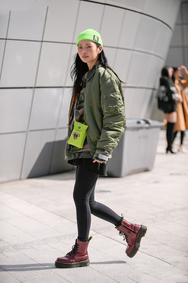 女款棒球夹克外套搭配,这个秋天想穿你的外套吗