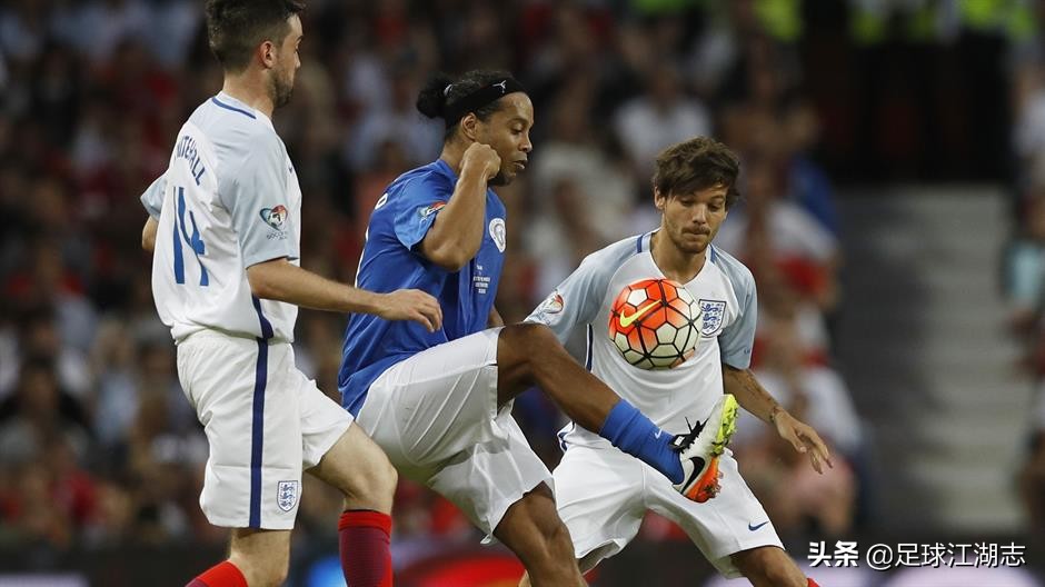 小罗和大罗交换球衣,小罗穿80号球衣