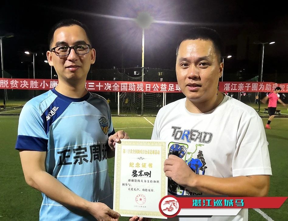 看这个视频，大家一定会为他点赞