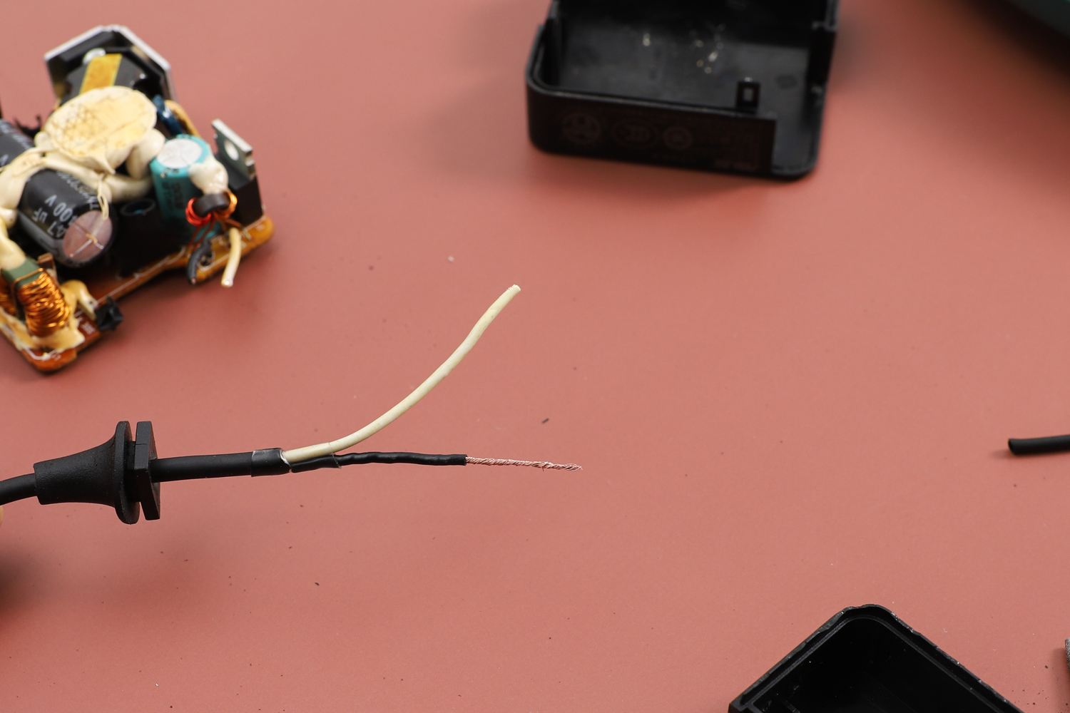 笔记本电源线断了怎么修复图解,笔记本电源线坏了怎么打开电脑