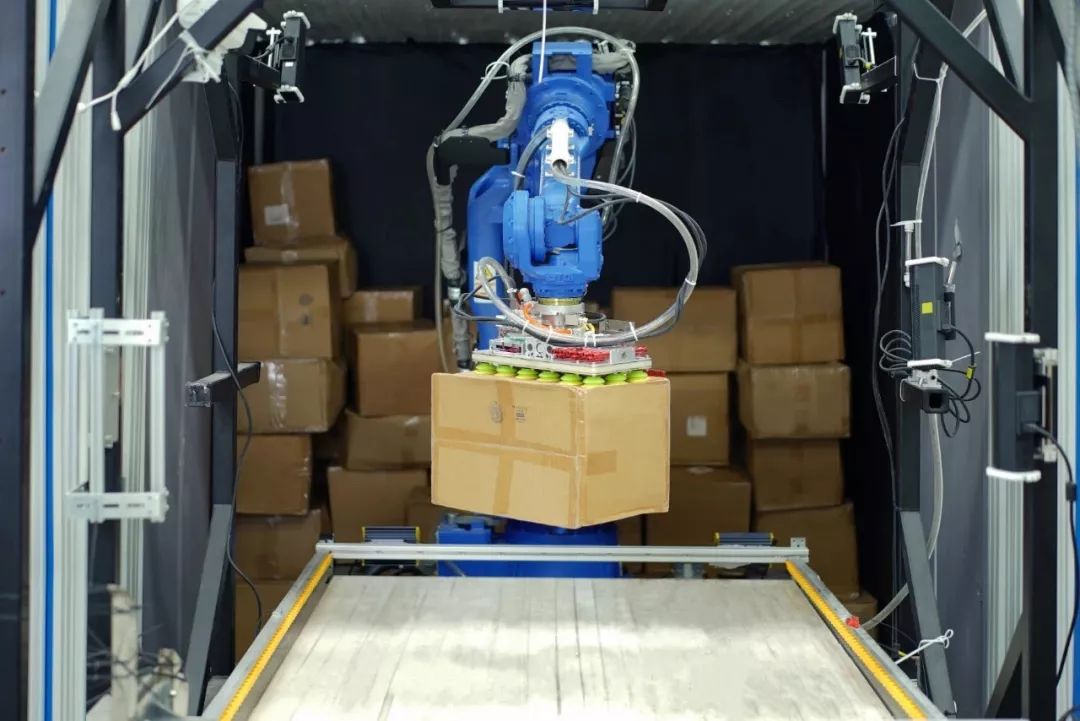 「第C维」智能物流机器人会自己开网店吗？