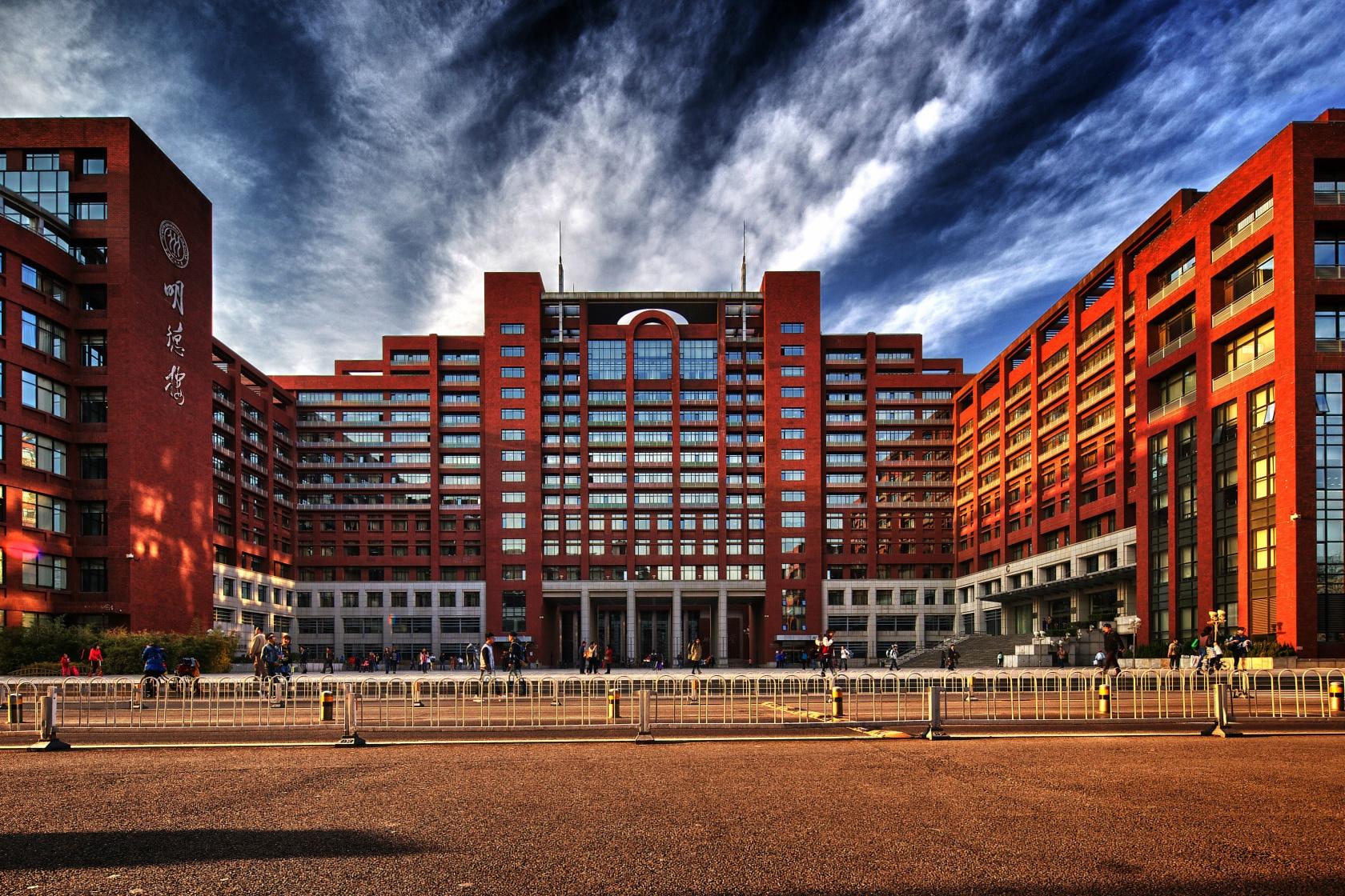 名校毕业生放弃高薪回乡,名校毕业选择回老家