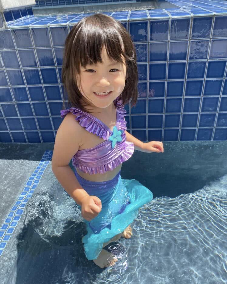 陈冠希晒女儿同框,陈冠希晒女儿萌照简直是其翻版