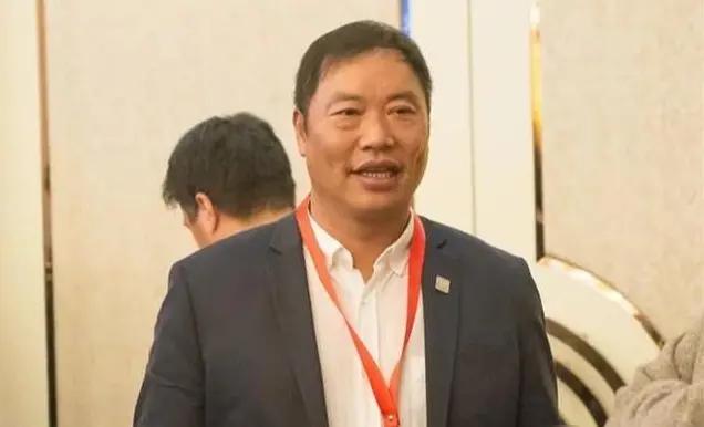 20岁时白手起家，25岁去了天堂，妻子嫁给了司机，公司归了大舅哥