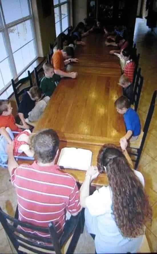 结婚前很幸福生孩子后更幸福,夫妻29岁生9个孩子