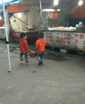 搞笑gif开心一刻,搞笑gif段子妹子你太皮了