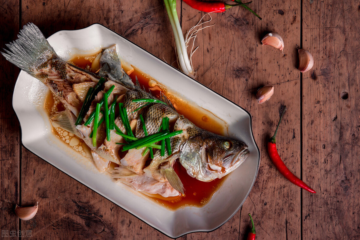 清蒸鱼要放什么调料才好吃,清蒸鱼适合放哪些调料