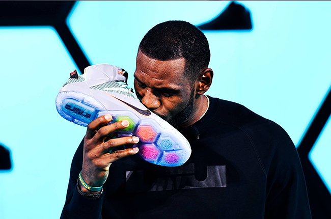 投资天才！詹姆斯100万六年变4亿，惊动财经新闻