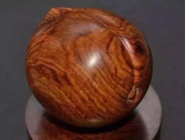 木雕兽头什么寓意,长颈鹿木雕婚礼摆件有什么寓意