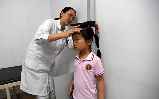 2022年标准你家孩子身高达标了吗,六岁女孩身高体重标准一览表2020