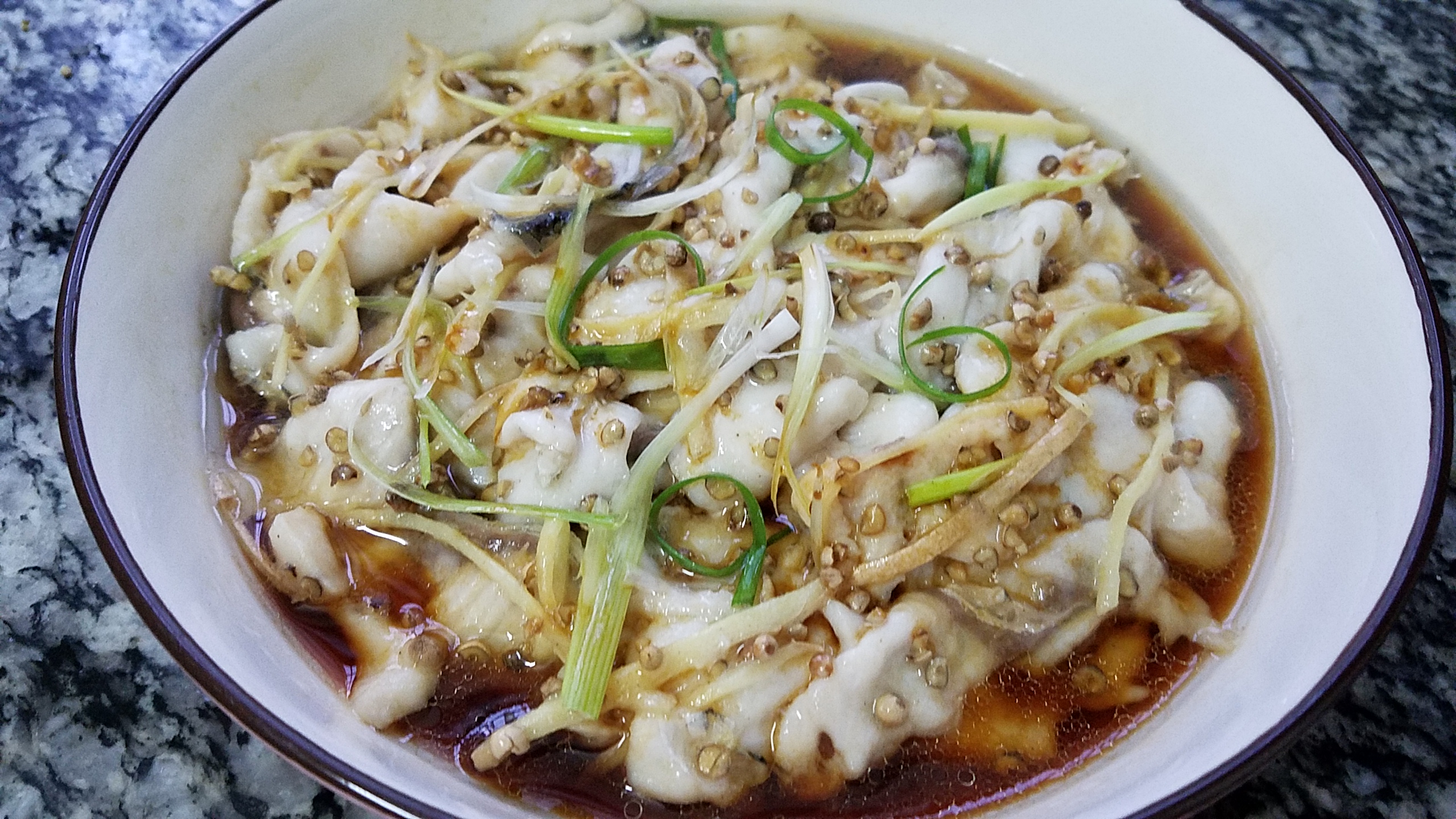 怎么炖草鱼好吃又简单家常做法,草鱼怎么炖好吃又简单家常做法