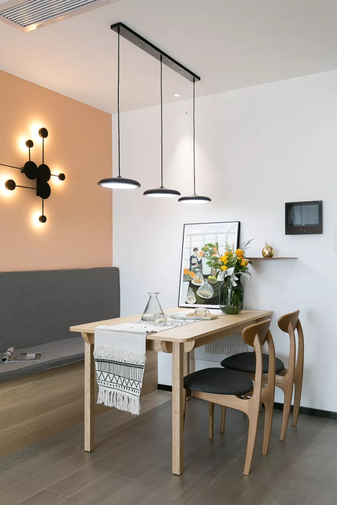 北欧两居室时尚复古赋予灵动空间,二居室户型装修70平北欧