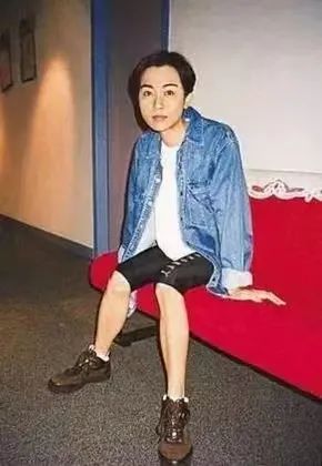 夜店出来的明星，男友女友换着玩，却被拍在沙滩上？｜人物计划26