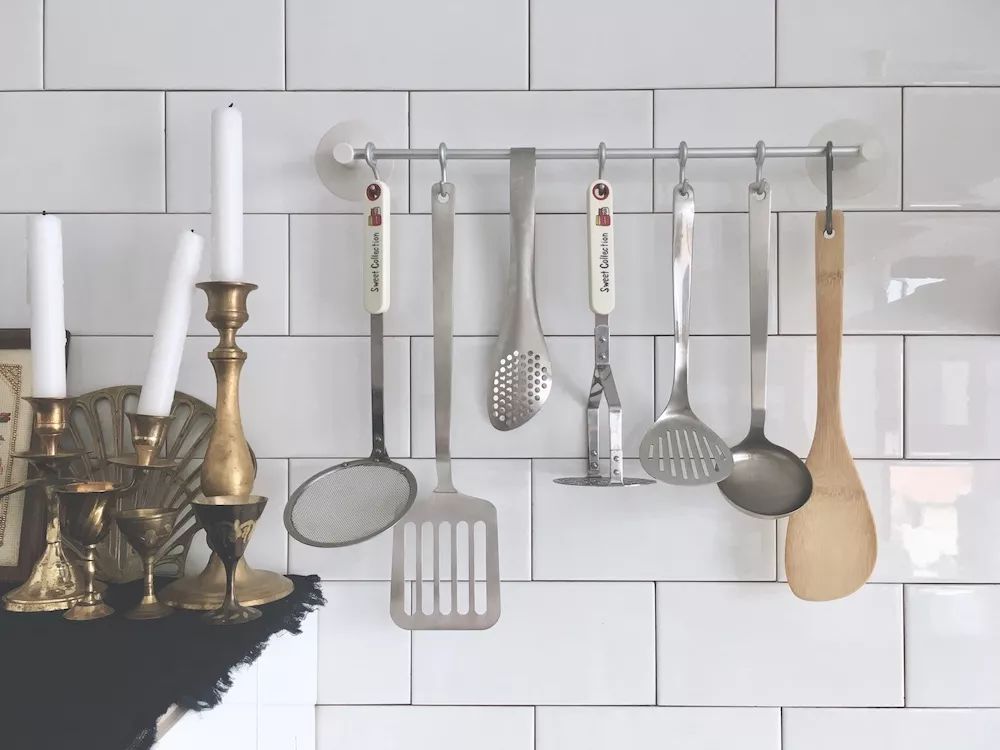 用水泥砌橱柜,用粘土做迷你橱柜