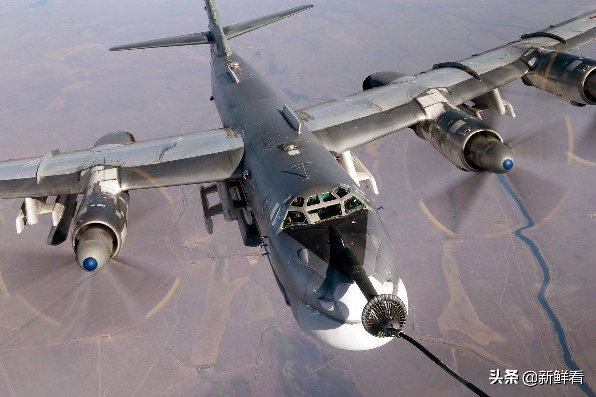 苏联空军高技术展示,苏联轰炸机座舱