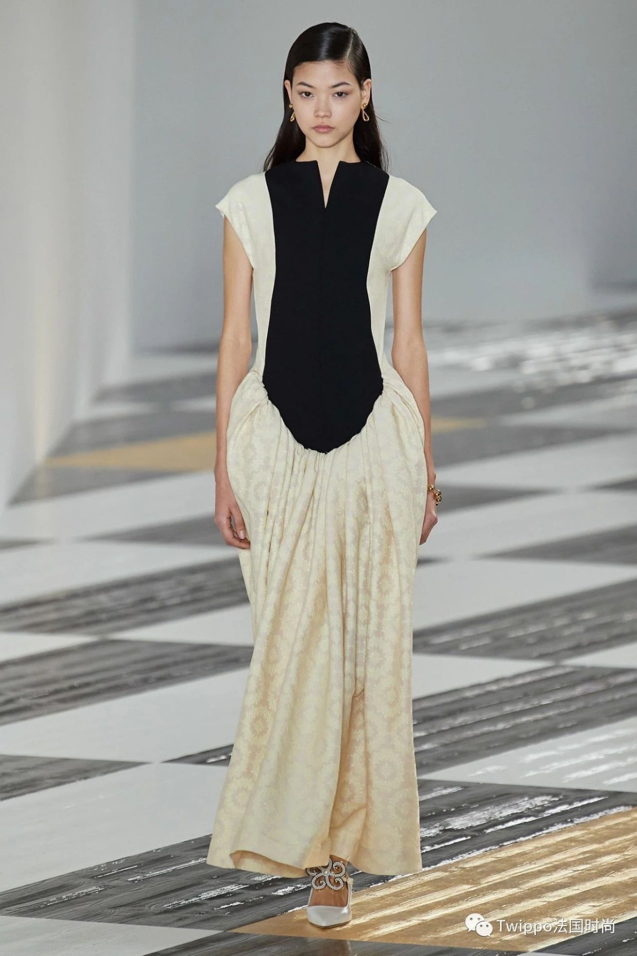 2020秋冬巴黎时装周givenchy秀场 (jacquemus 2020巴黎时装周秀场)