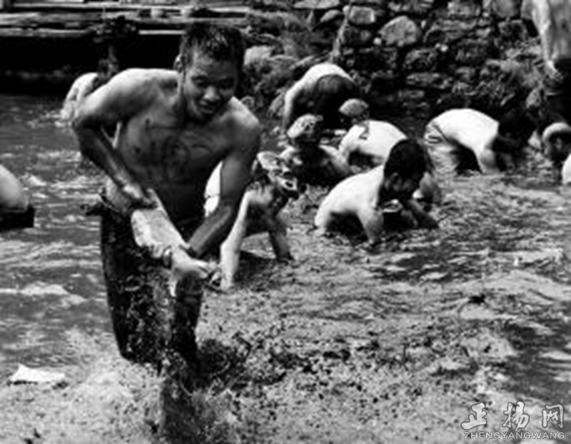 童年野外捉鱼,童年溪边捉鱼